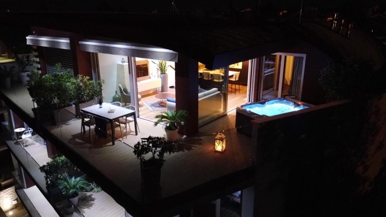 The Q Superior - A Penthouse With Jacuzzi And Sauna روفينج المظهر الخارجي الصورة