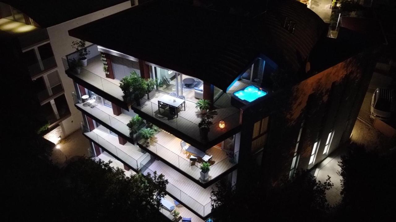 The Q Superior - A Penthouse With Jacuzzi And Sauna روفينج المظهر الخارجي الصورة