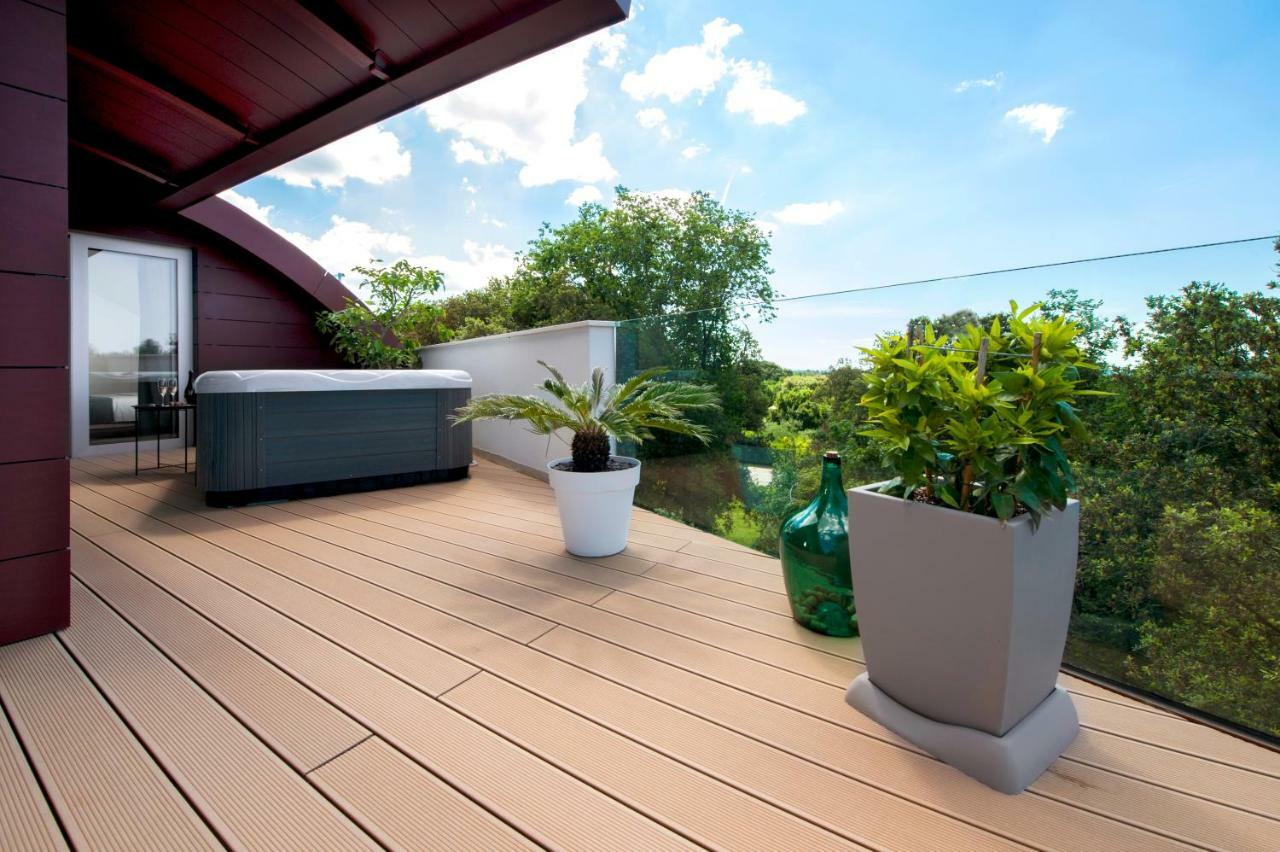 The Q Superior - A Penthouse With Jacuzzi And Sauna روفينج المظهر الخارجي الصورة