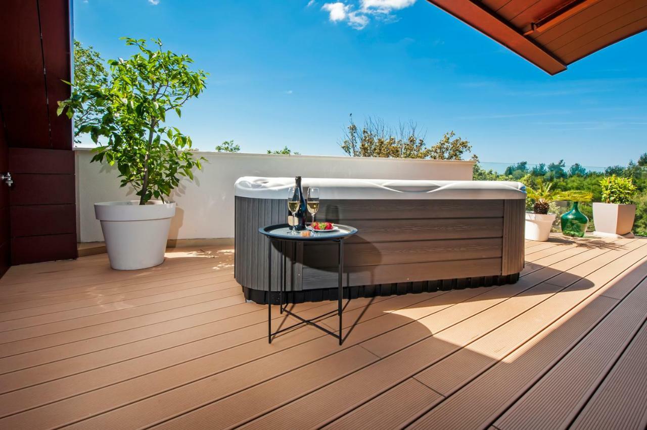 The Q Superior - A Penthouse With Jacuzzi And Sauna روفينج المظهر الخارجي الصورة
