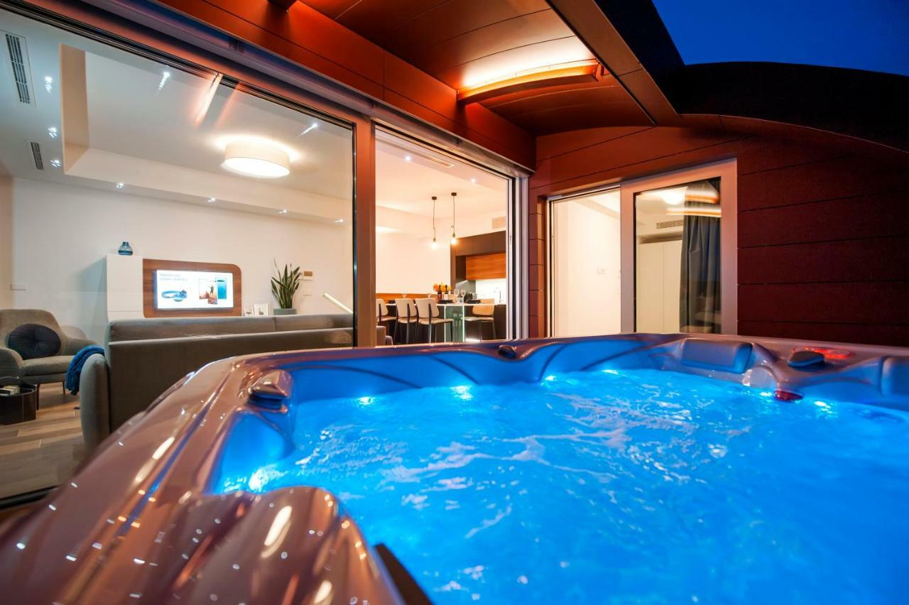 The Q Superior - A Penthouse With Jacuzzi And Sauna روفينج المظهر الخارجي الصورة