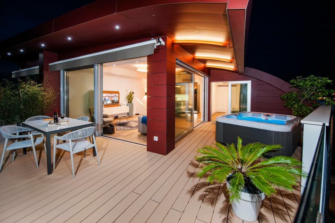 The Q Superior - A Penthouse With Jacuzzi And Sauna روفينج المظهر الخارجي الصورة